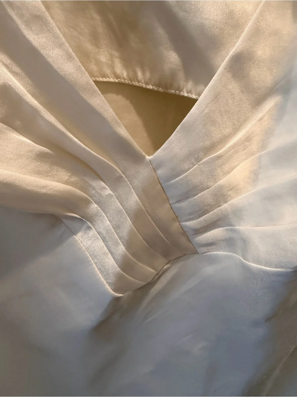 Banana Republic Ivory Pleated V Neck Sleeveless Blouse Top Size 12